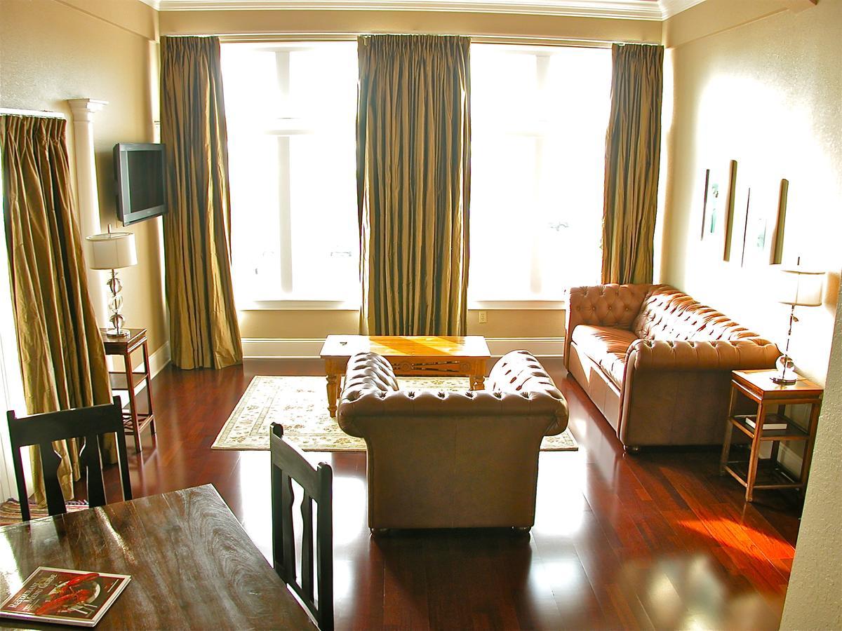 Oasis Suites Hotel 纳格斯黑德 外观 照片
